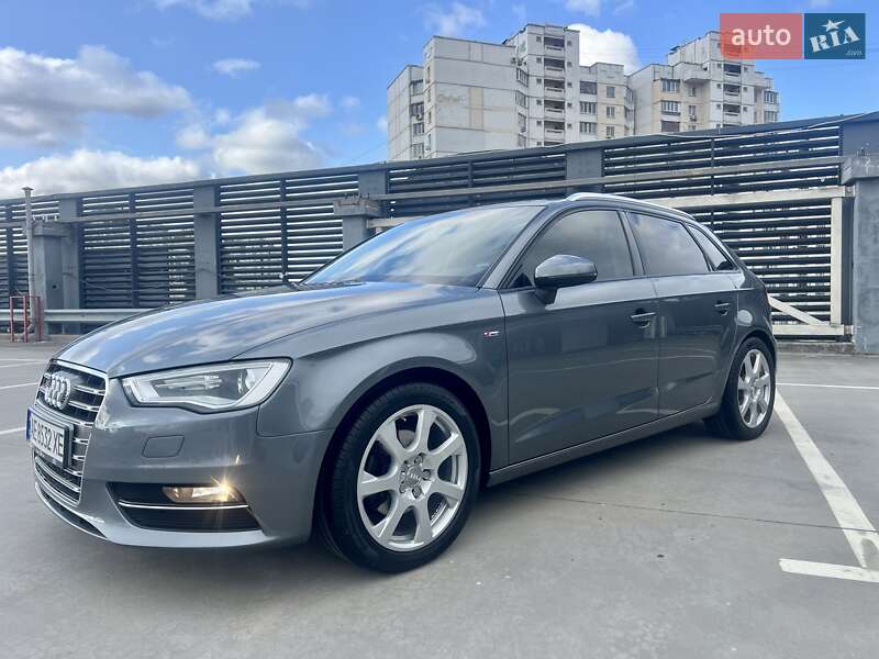 Хэтчбек Audi A3 2016 в 