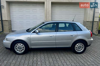 Хэтчбек Audi A3 2001 в 
