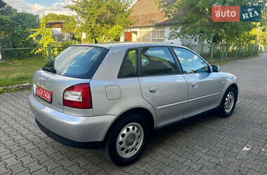 Хэтчбек Audi A3 2001 в 