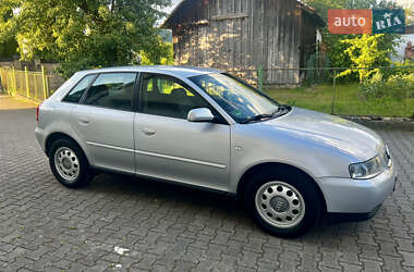 Хэтчбек Audi A3 2001 в 