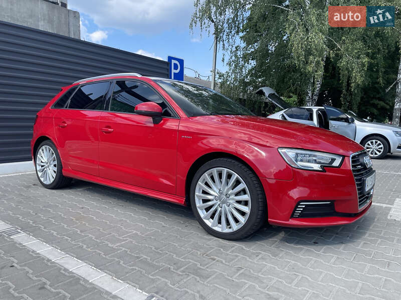 Хэтчбек Audi A3 2016 в 