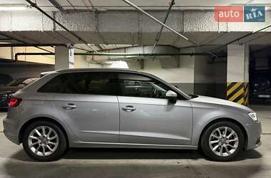 Хэтчбек Audi A3 2016 в 