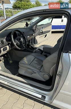 Хэтчбек Audi A3 2003 в 