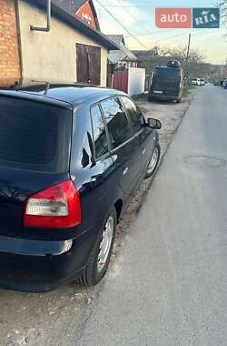 Хэтчбек Audi A3 2003 в 