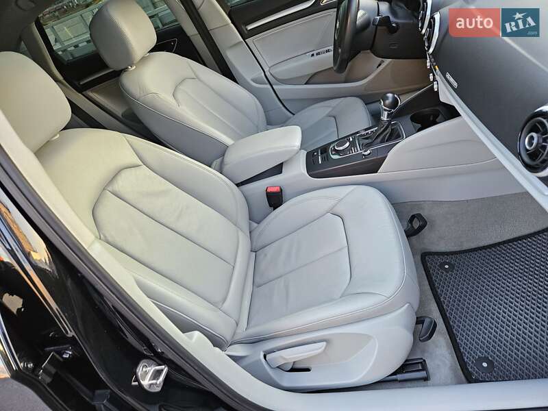 Седан Audi A3 2016 в Днепре