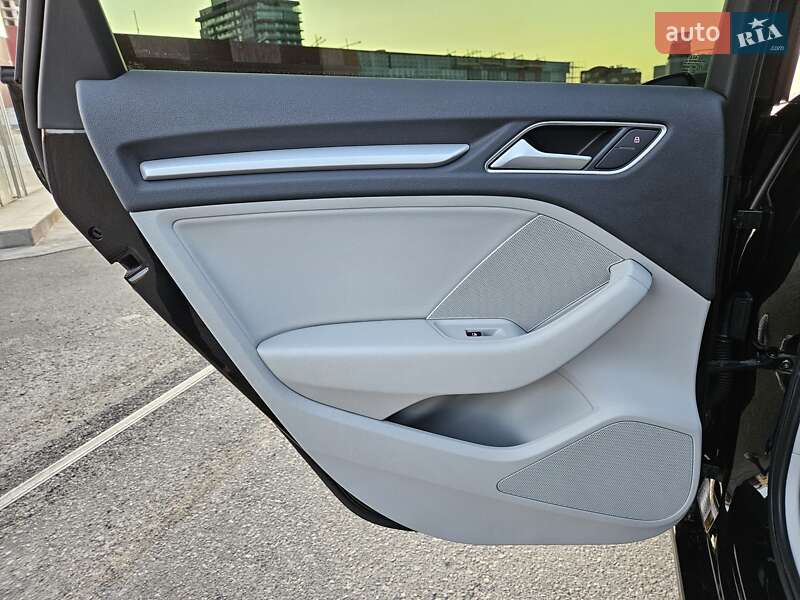 Седан Audi A3 2016 в Днепре