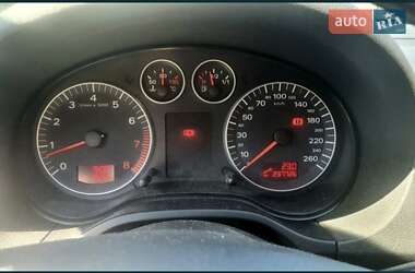 Хэтчбек Audi A3 2004 в 