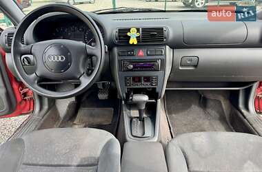 Хэтчбек Audi A3 1999 в 