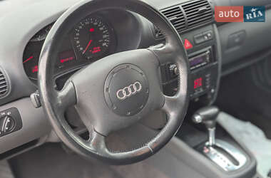 Хэтчбек Audi A3 2000 в 