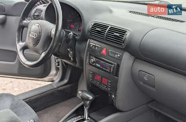 Хэтчбек Audi A3 2000 в 