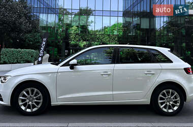 Хэтчбек Audi A3 2015 в 