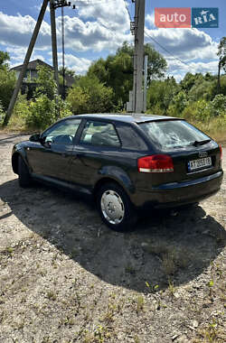 Хэтчбек Audi A3 2004 в 