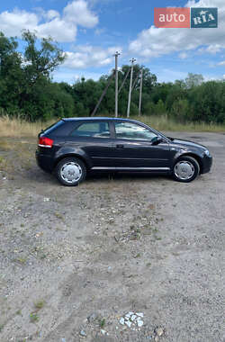 Хэтчбек Audi A3 2004 в 