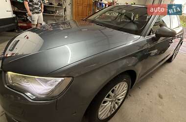 Хетчбек Audi A3 2015 в 