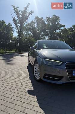 Хэтчбек Audi A3 2015 в 