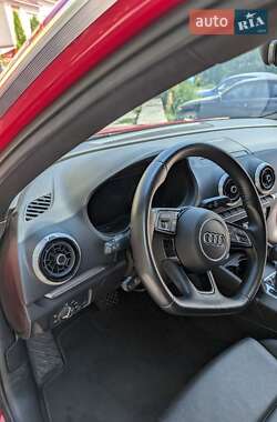 Хэтчбек Audi A3 2016 в 