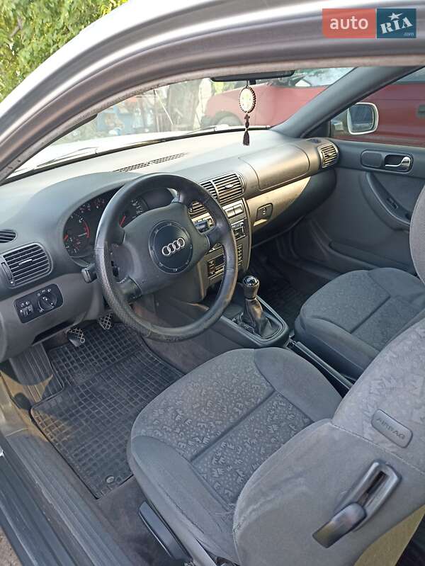 Хэтчбек Audi A3 1999 в Богуславе