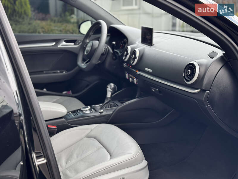 Седан Audi A3 2019 в Киеве