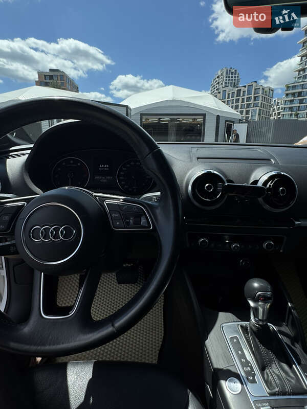 Седан Audi A3 2018 в Киеве