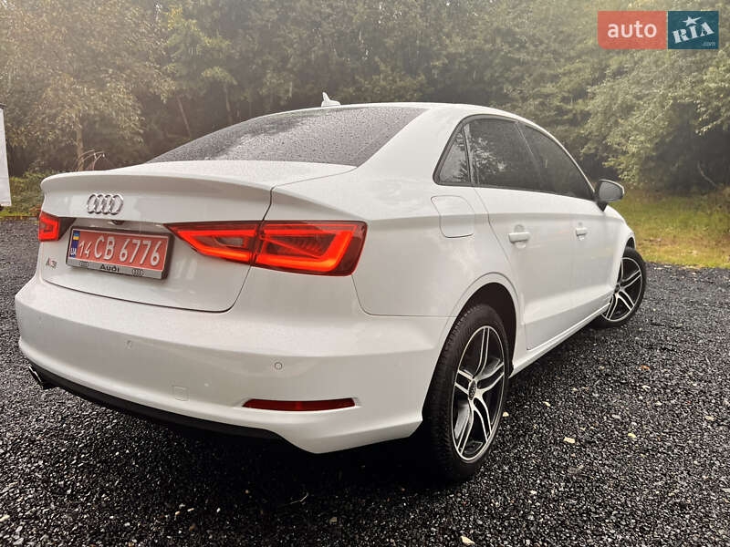 Седан Audi A3 2015 в Львове