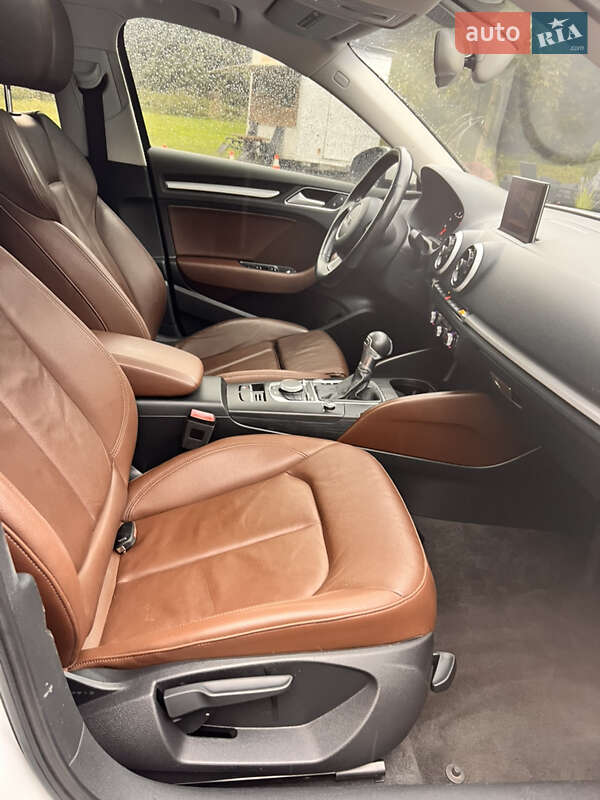 Седан Audi A3 2015 в Львове