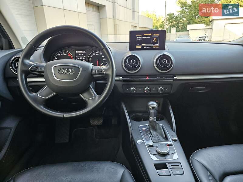 Седан Audi A3 2015 в Одессе