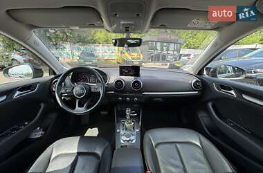 Хэтчбек Audi A3 2015 в 