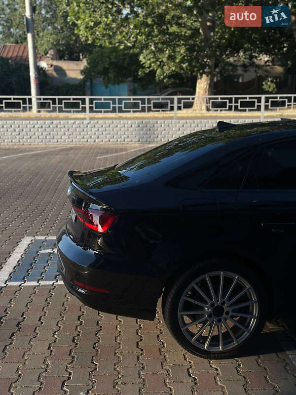 Седан Audi A3 2016 в Одессе