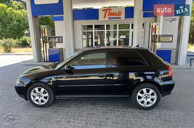 Хэтчбек Audi A3 2003 в 