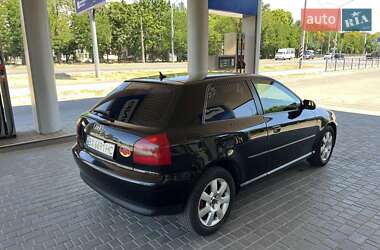 Хэтчбек Audi A3 2003 в 