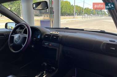 Хэтчбек Audi A3 2003 в 