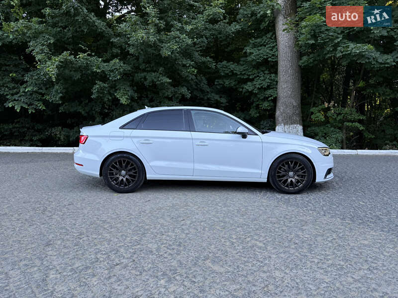 Седан Audi A3 2015 в Черновцах