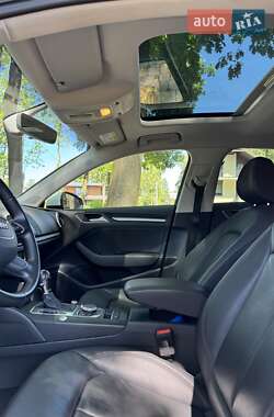 Хэтчбек Audi A3 2015 в 