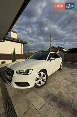 Хэтчбек Audi A3 2016 в 