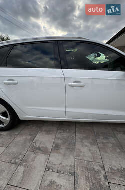 Хэтчбек Audi A3 2016 в 