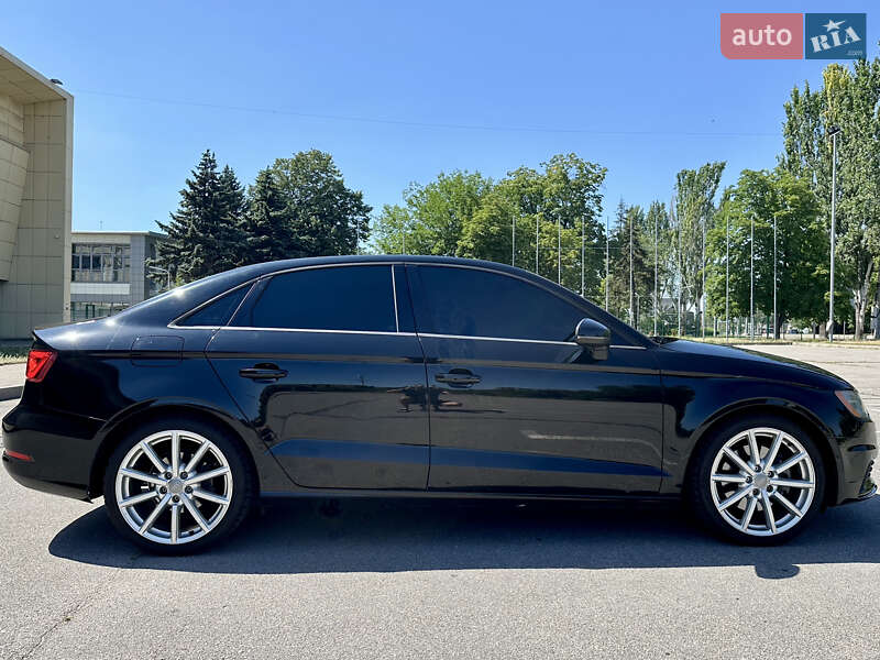 Седан Audi A3 2015 в Запорожье
