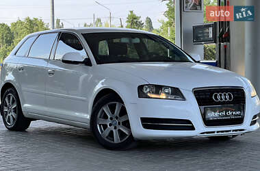 Хэтчбек Audi A3 2013 в 
