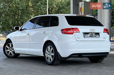 Хэтчбек Audi A3 2013 в 