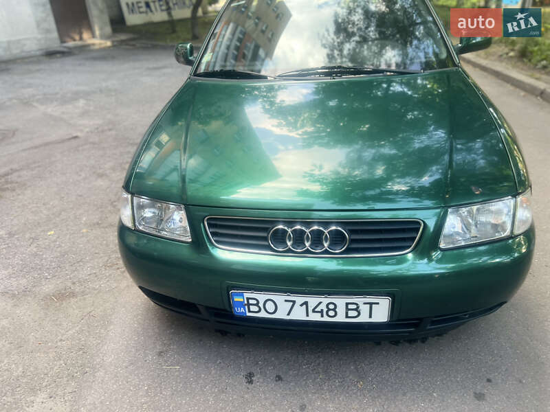Хэтчбек Audi A3 1999 в 