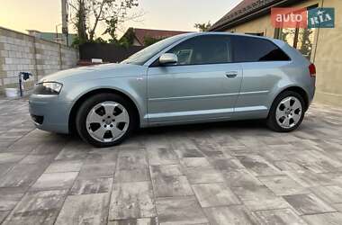 Хетчбек Audi A3 2003 в 