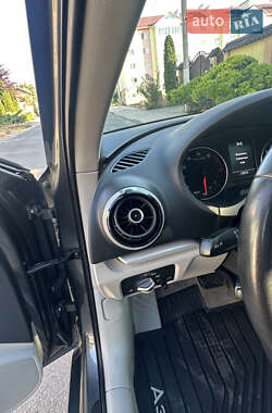 Седан Audi A3 2016 в 