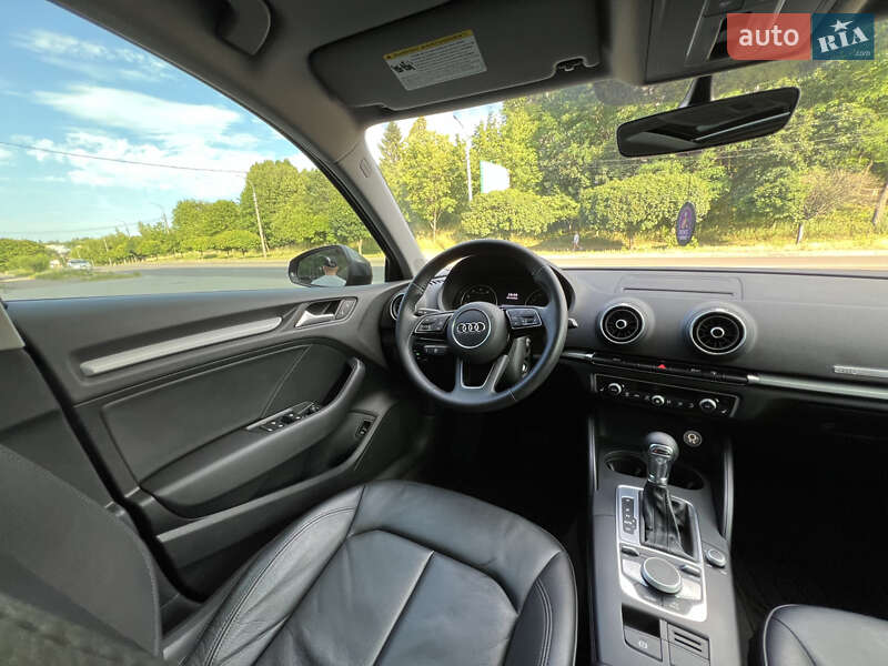 Седан Audi A3 2017 в Рівному