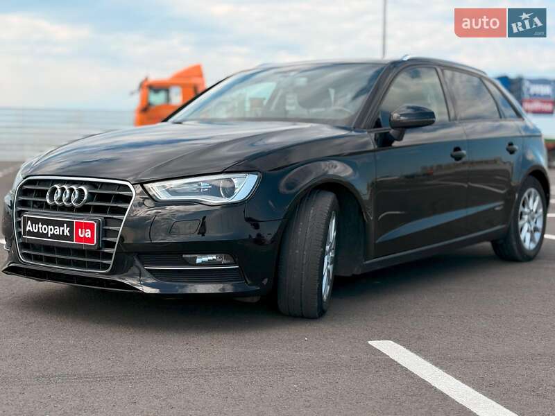 Хетчбек Audi A3 2016 в 
