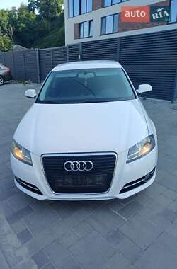 Хэтчбек Audi A3 2013 в 