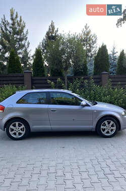 Хетчбек Audi A3 2004 в 