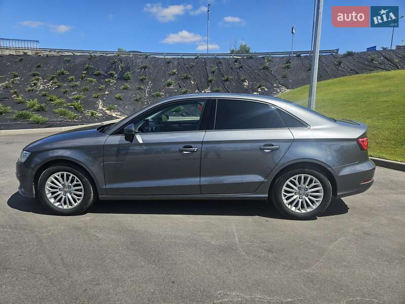 Седан Audi A3 2016 в Києві