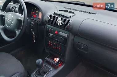 Хэтчбек Audi A3 2002 в 