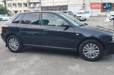 Хэтчбек Audi A3 2002 в 