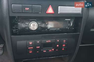Хэтчбек Audi A3 2002 в 
