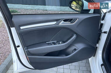 Хэтчбек Audi A3 2016 в 